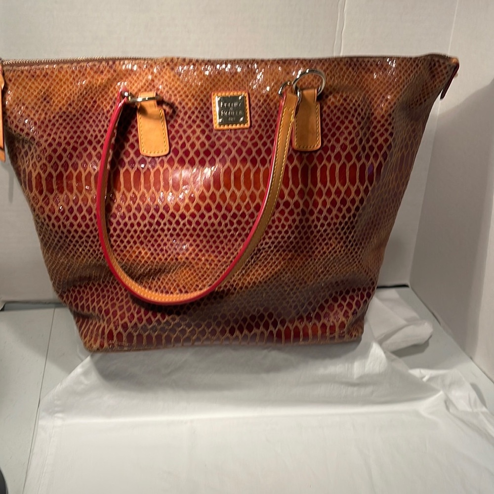 DOONEY & BOURKE LARGE PURSE.